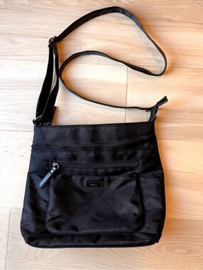 ROOTS Black Multi-Pocket Nylon Travel Crossbody Bag Purse